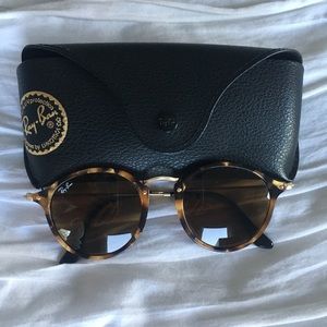 Ray Ban Round Fleck Sunglasses